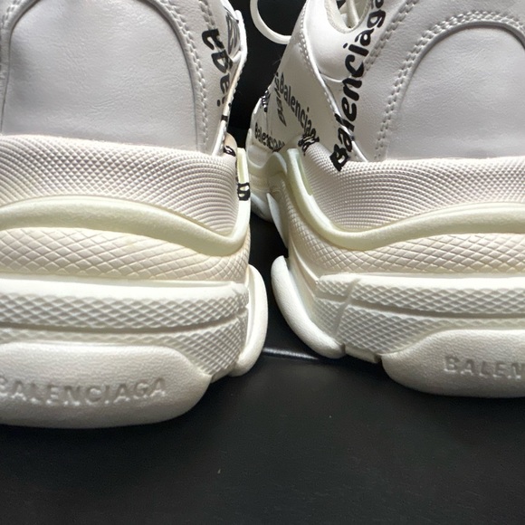 Balenciaga - Picture 8 of 8